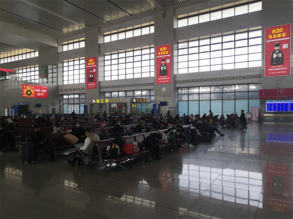 高鐵站廣告的價(jià)值逐步提升，越來越多的品牌爭(zhēng)搶高鐵站廣告C位